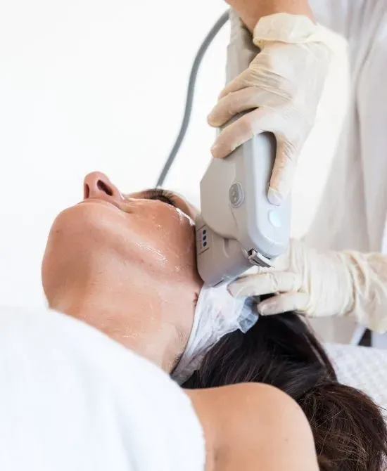 HIFU treatment being administered at Luxskin